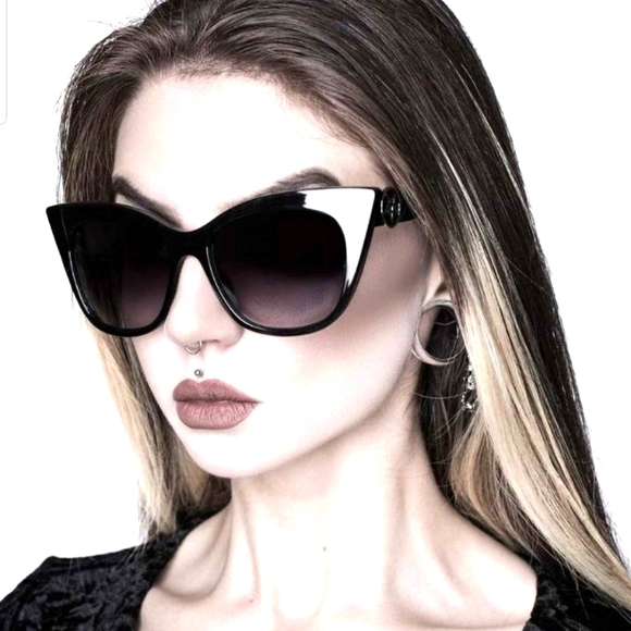 Killstar Accessories - 🦇 KILLSTAR - Rayz Up Sunglasses in Black 🦇